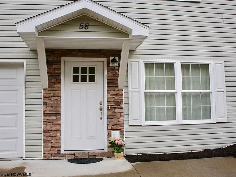 58 Brownstone Dr — Photo 1