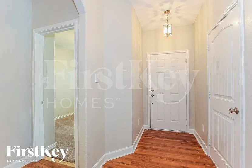 3 bed, 2.0 bath, 1561 sqft, $1,875 — Photo 2
