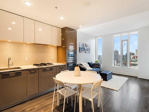 3rd image of 901 N 10th Ave SW #2109