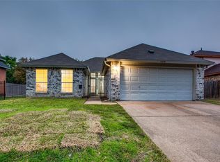 5208 Sherburne Dr, Arlington, TX 76018