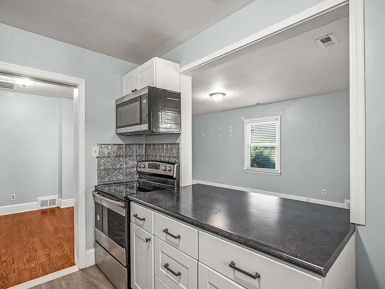 5038 Pinewood Dr — Photo 2