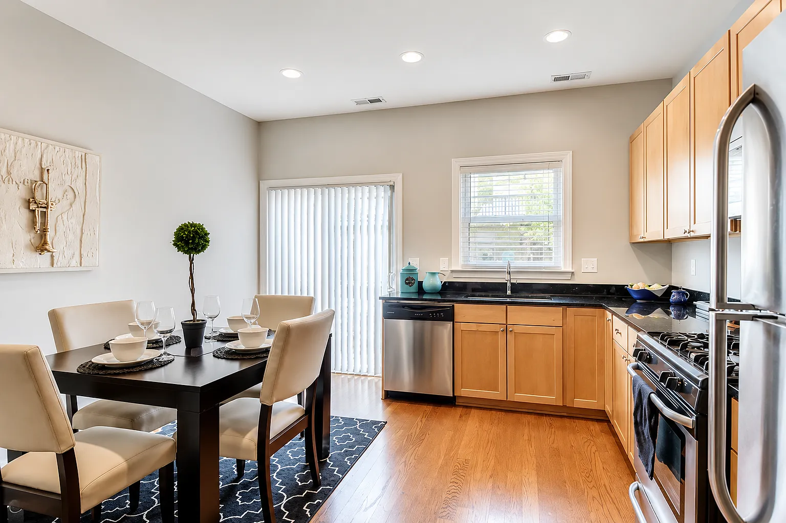4 bed, 2.5 bath, 1890 sqft, $3,495 — Photo 4