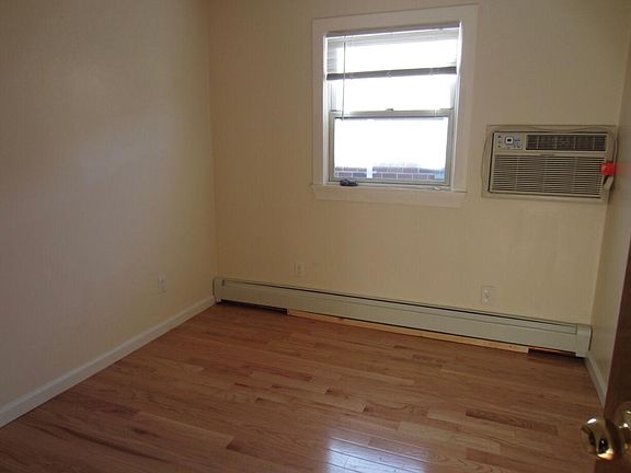 4th image of 16219 76th Ave Floor 2