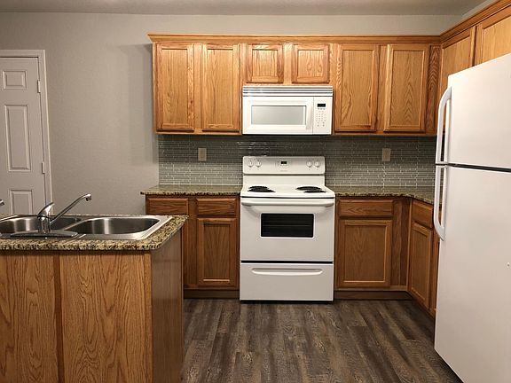 5th image of 3504 SW Deerfield Blvd #1