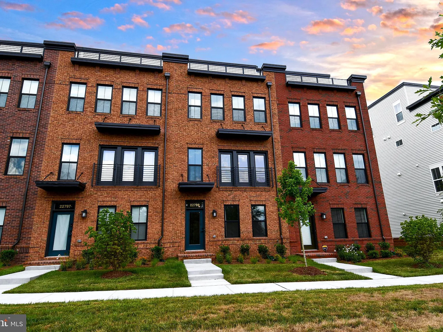 4 bed, 5.0 bath, 2764 sqft, $3,999 — Photo 1