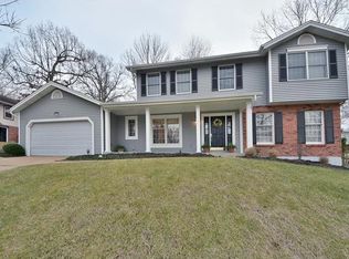 208 Cedar Tree Ln, Ballwin, MO 63011
