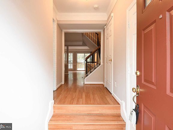 3rd image of 107 Falkirk Ct