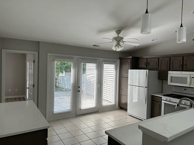 1627 Evergreen Ave — Photo 9