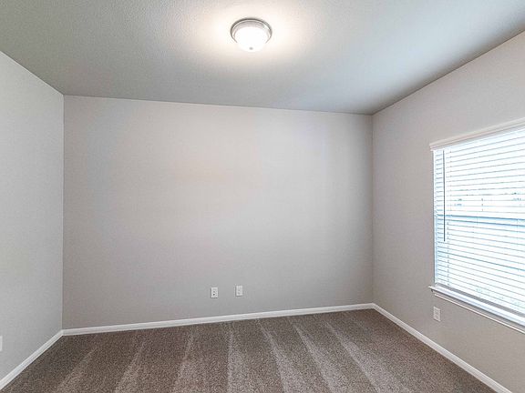 2nd image of 417 Twin Lakes Blvd