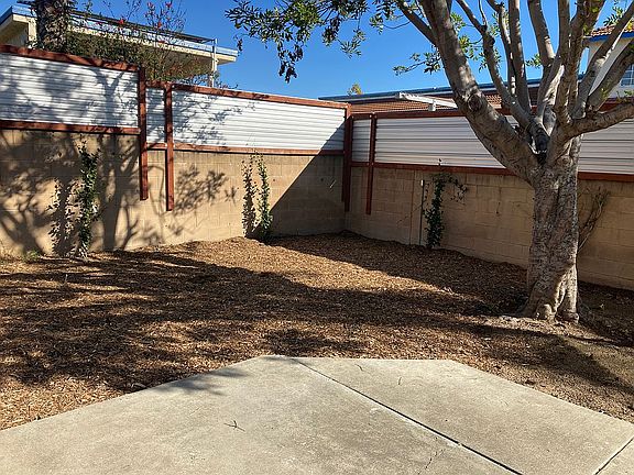 3rd image of 1344 N Santa Fe Ave