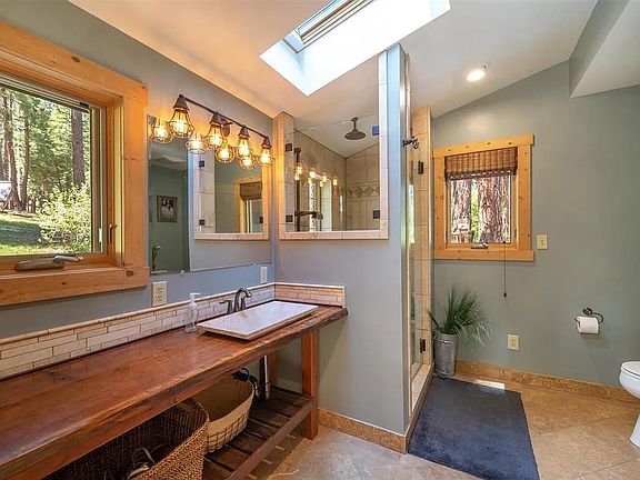5th image of 15107 Berkshire Cir