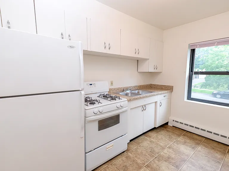 Laurel Terrace — Photo 29