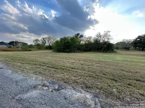 0000 W Inez, Beeville 78102