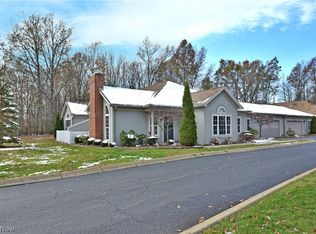 18 Hunters Woods Blvd #D, Canfield, OH 44406