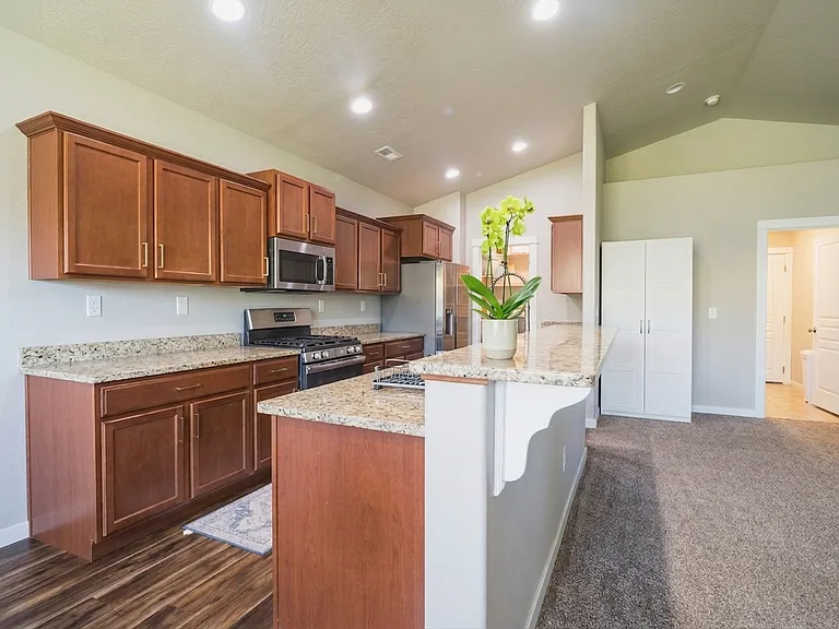 1835 SW Panorama Dr — Photo 5