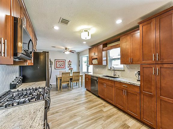 3rd image of 10511 Sagepark Ln