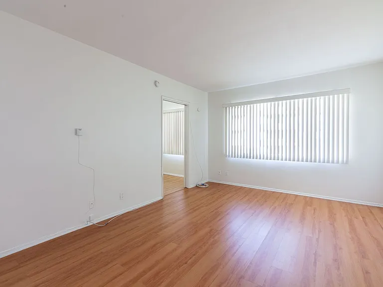 667-669 Levering Ave — Photo 5