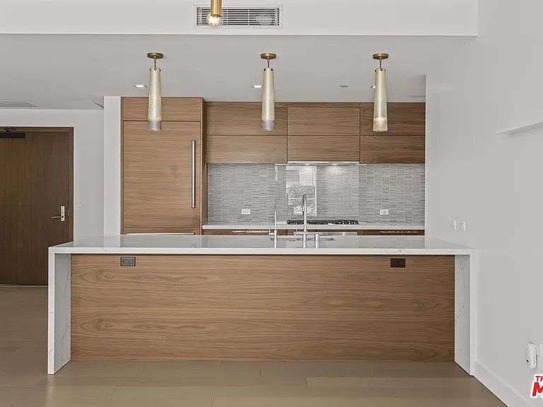 888 W East St #202 — Photo 16