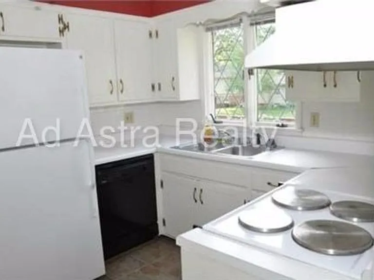 8909 W 71st St — Photo 3