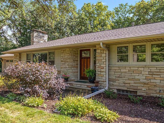 4th image of 15 Saint Albans Rd E