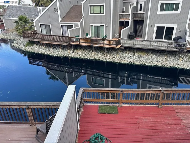 2043 Sand Point Rd — Photo 11
