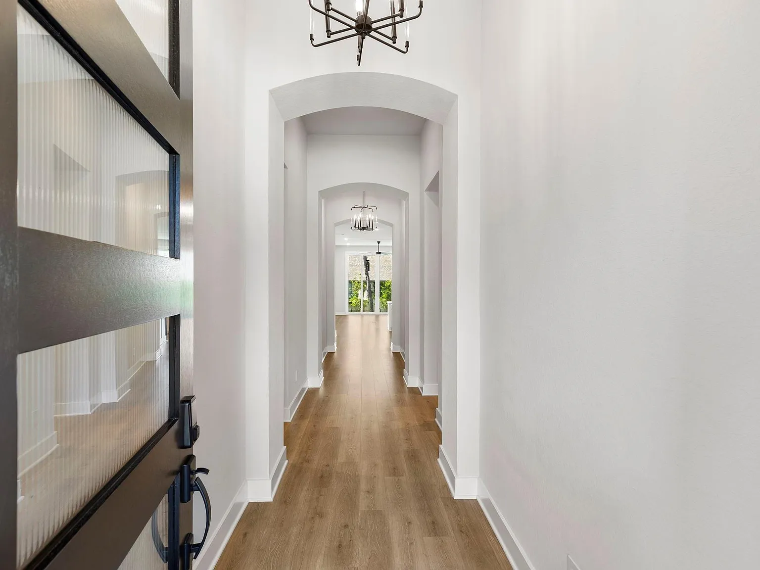 4 bed, 4.0 bath, 2588 sqft, $3,500 — Photo 4