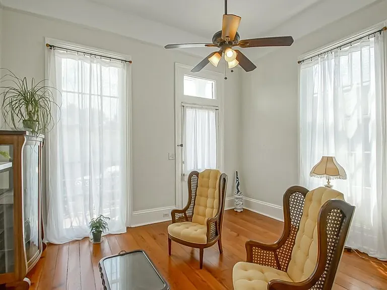 2415 Chippewa St — Photo 3