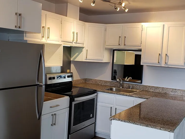 241 San Anselmo Ave N #5 — Photo 7
