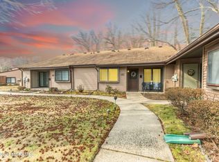 31 Manchester Ct, Red Bank, NJ 07701