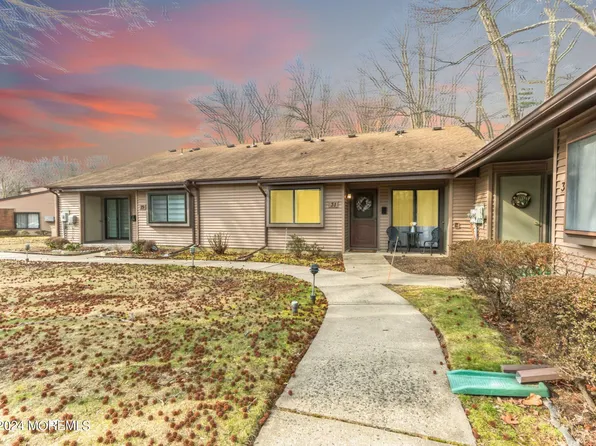 31 Manchester Court, Red Bank, NJ 07701