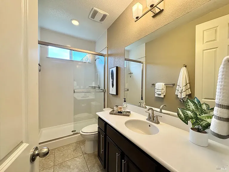 874 Erin Way — Photo 9