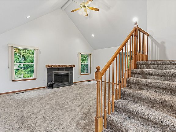5th image of 48053 Mill Creek Ct