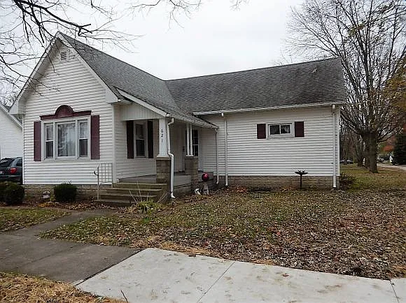 621 Marshall Ave photo 1
