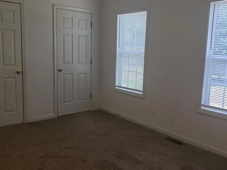 235 State Line Rd — Photo 15