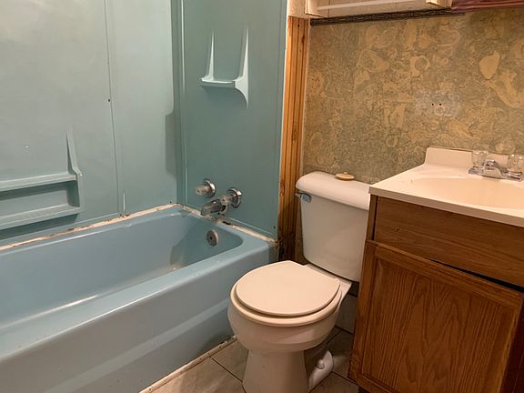 5th image of 2119 N Underhill St
