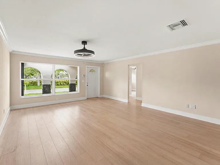 22267 SW 57th Ave — Photo 4