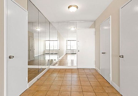 4th image of 117 E 57th St APT 46G