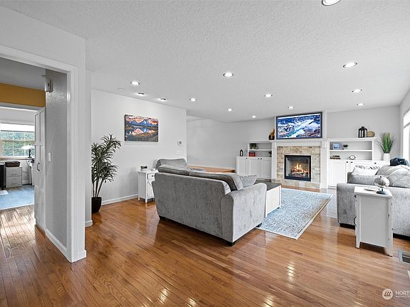 5th image of 1220 SE Sky Avenue