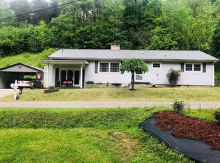 95 May Village Rd, Allen, KY 41601