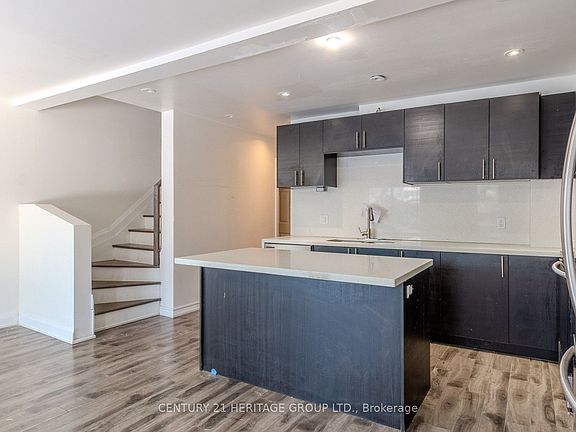 3rd image of 23A Jeavons Ave