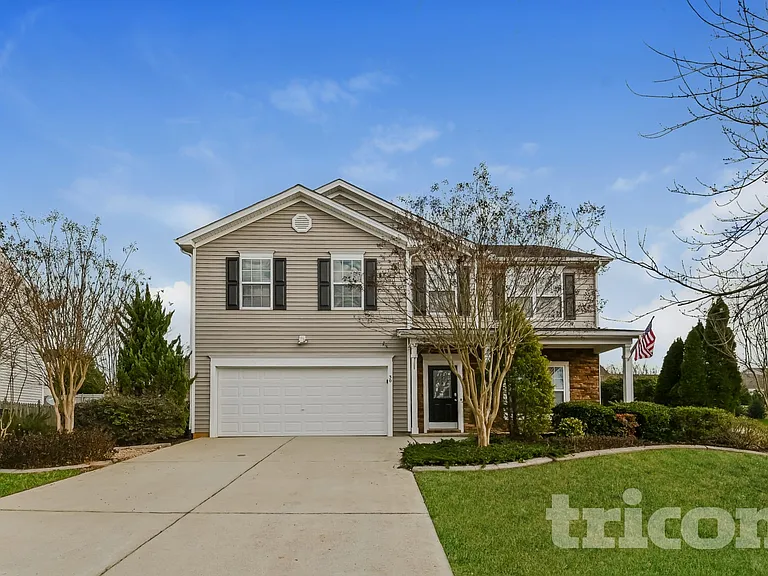 30 Rowan Dr — Photo 1