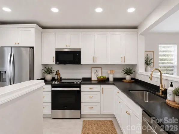 790 Rock Lake Gln, Fort Mill, SC 29715