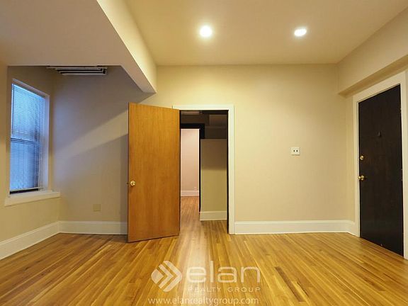 3rd image of 948 W Cuyler Ave APT 6