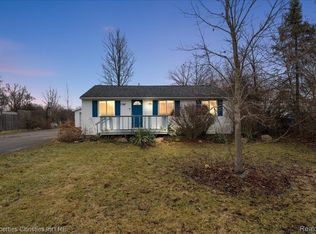 7387 Lawrence St, Grand Blanc, MI 48439