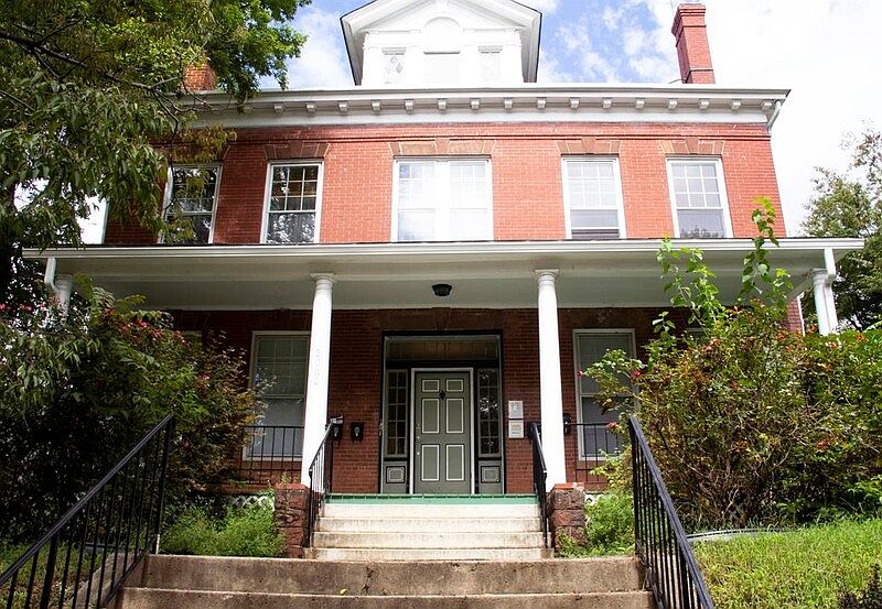1st image of 2000 Lakeview Ave #F
