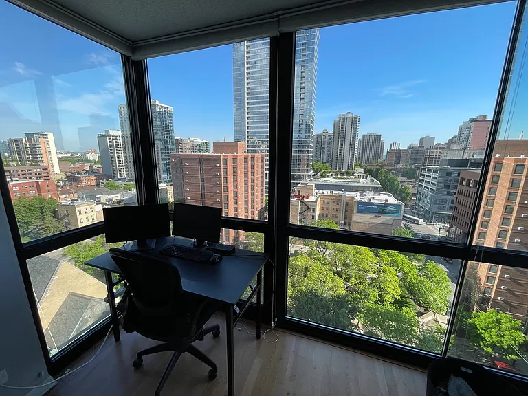 1122 N Clark St #1404 — Photo 15