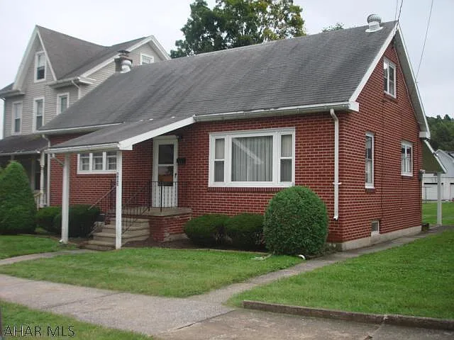 603 W 16th St photo 1