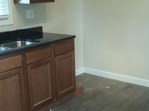 5th image of 317 Maplewood Ave