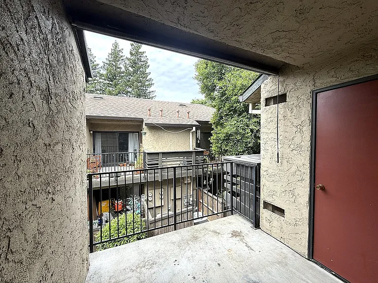 1420 Sherman Ave #16 — Photo 11