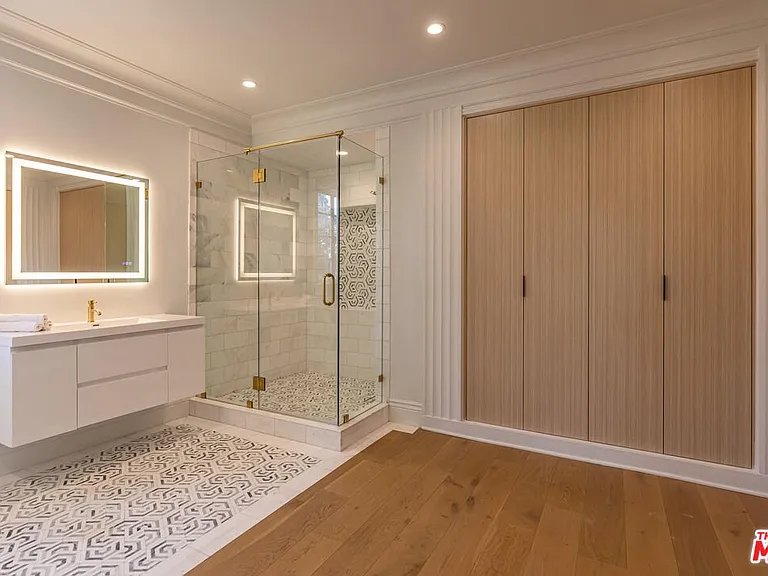 702 N Beverly Dr — Photo 33